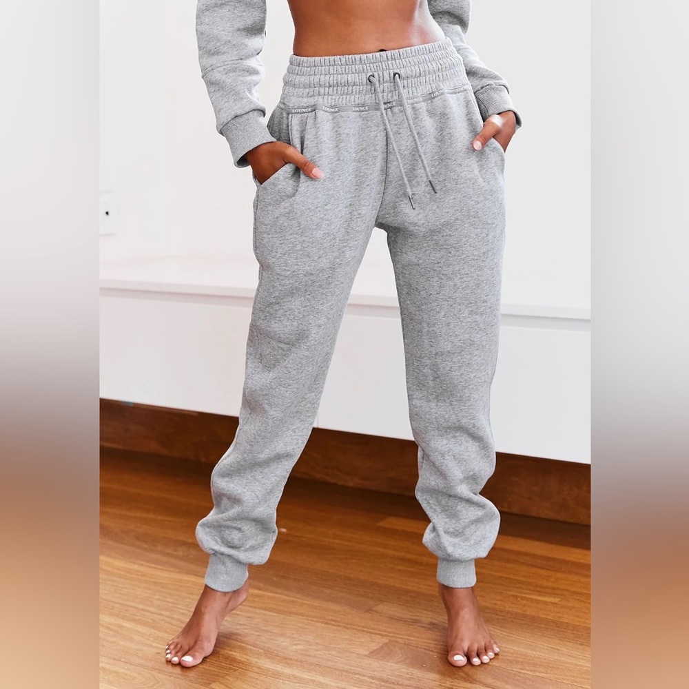 GRAY HIGH WAISTED SCRUNCHIE JOGGERS